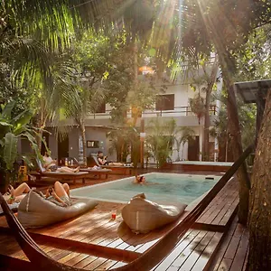  Hostel Che & Bar Adults Only
